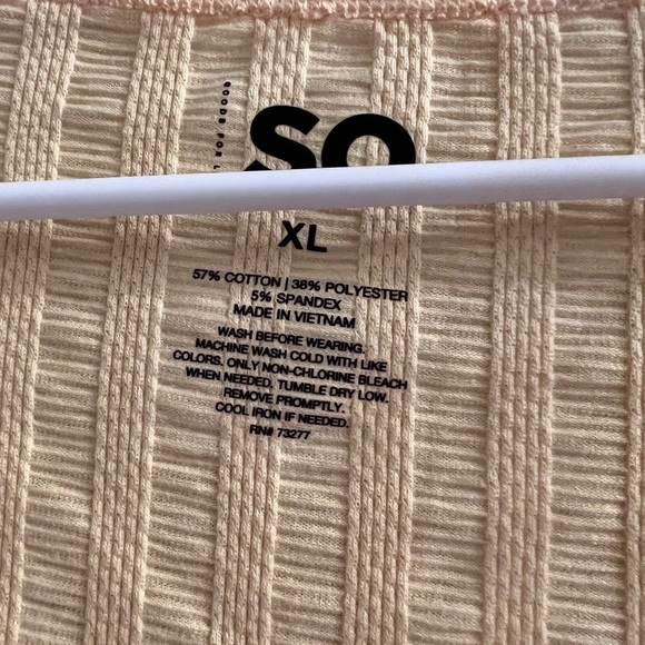 So yellow junior knit  top size xl - Picture 3 of 4